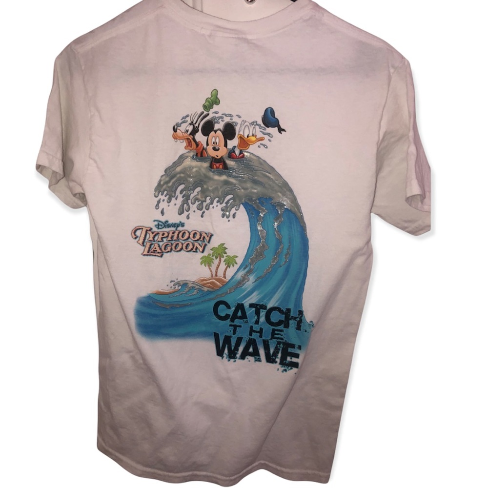 Vintage 90’s Disney Typhoon lagoon shirt